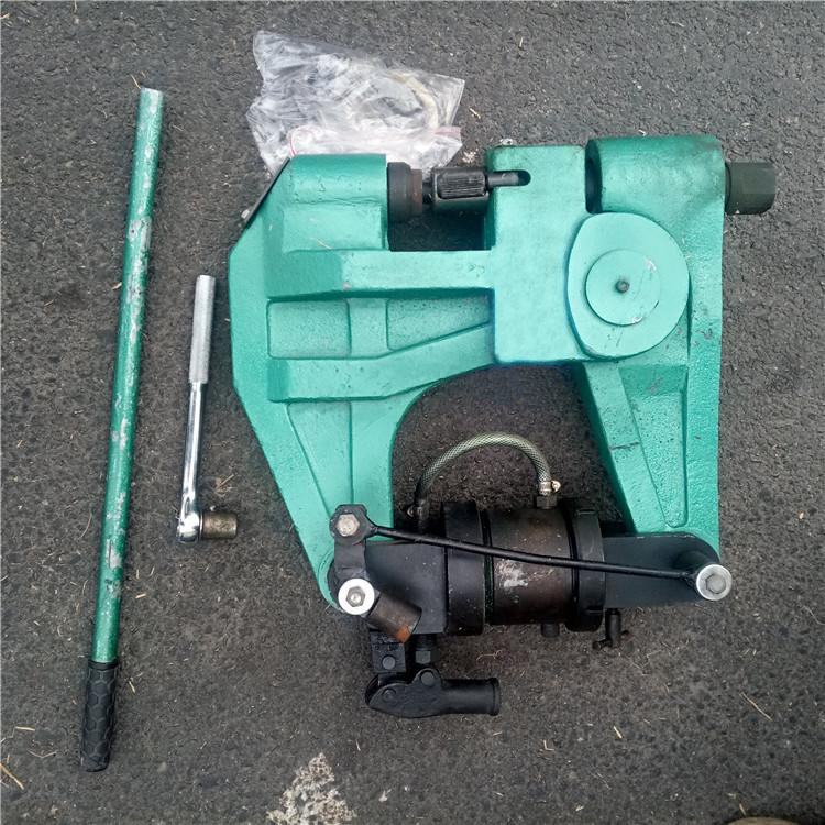 液壓擠孔機(jī)實(shí)物圖2