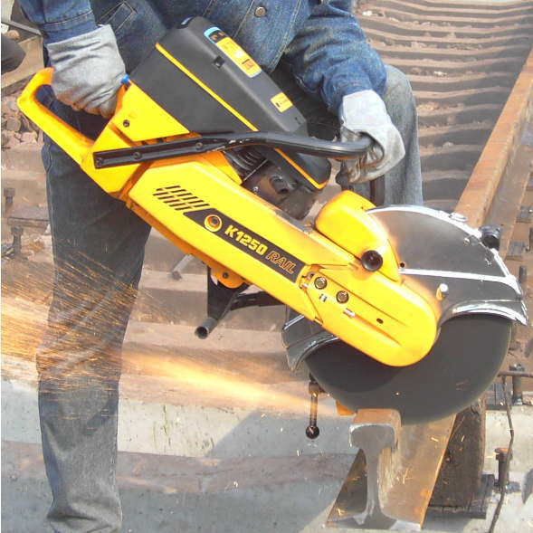 K1250內燃鋼軌鋸軌機